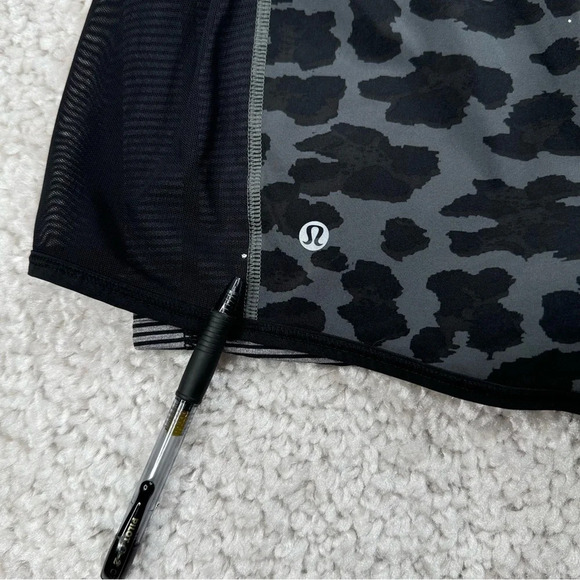 Lululemon Meshed up Short. Cheetah Leopard Print. Lined. Running Workout. 8 - Picture 6 of 14
